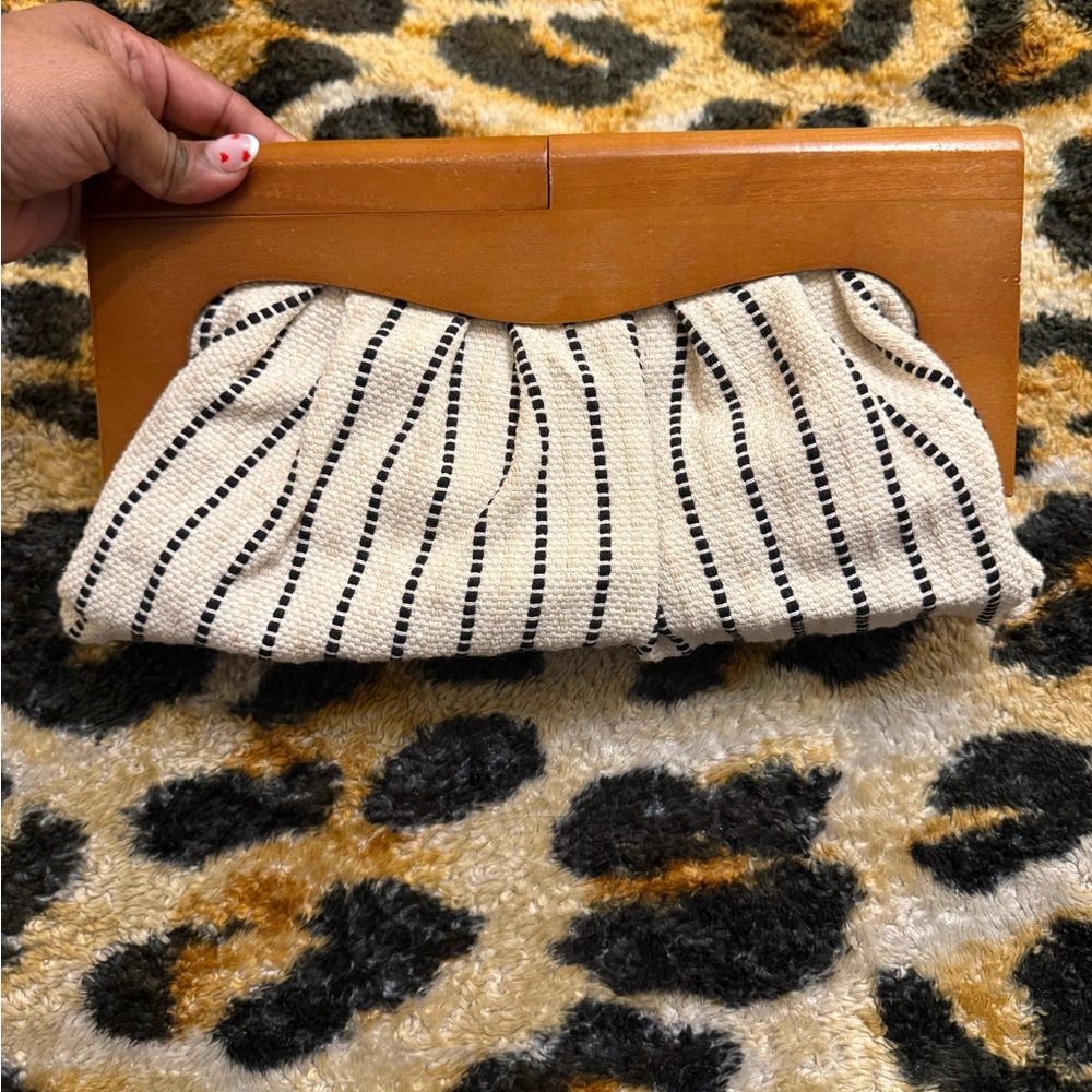 NWT Urban Expressions  black and white clutch !